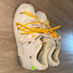 Offwhite Nike’s women’s size 6 tennis shoe. They are real 😁
